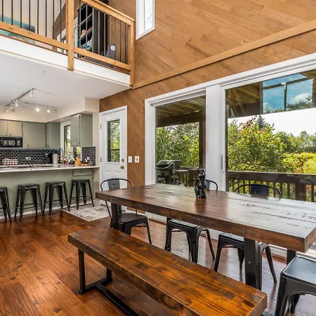 Fox Wood Path Getaway Villa