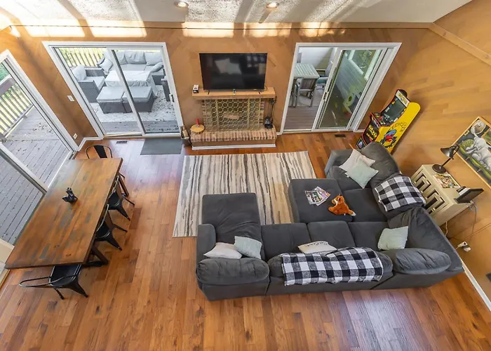 Fox Wood Path Getaway * Galena