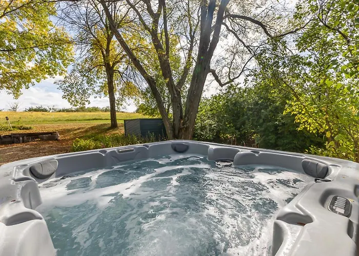 Fox Wood Path Getaway * Galena